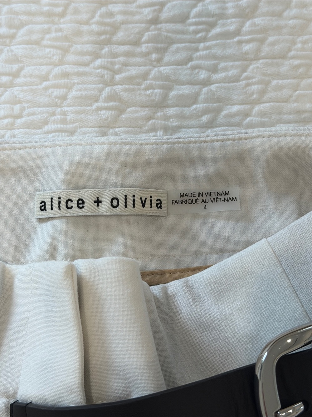Alice + Olivia white Women's Dress Shorts with Belt - Picture 2 of 3